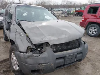 2004 Ford Escape XLT with VIN 1FMCU93104KA88855, listed as a IAAI auction lot 41433173 with 136,355 mi miles. Bid and sale history available at carsss.com. Image 6.