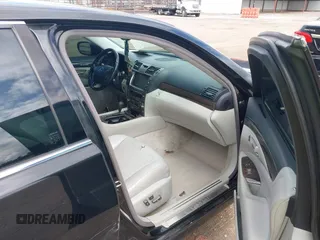 2007 Lexus LS 460 z VIN JTHBL46F075046961, wystawiony jako IAAI lot #42240797 z przebiegiem 293 446 mil mil oraz . Historia ofert i sprzedaży dostępna na DreamBid. Obrazek 5.