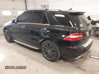 2014 Mercedes-Benz M 63 AMG z VIN 4JGDA7EB5EA349900, wystawiony jako IAAI lot #41857802 z przebiegiem 187 204 mil mil oraz . Historia ofert i sprzedaży dostępna na DreamBid. Obrazek 3.