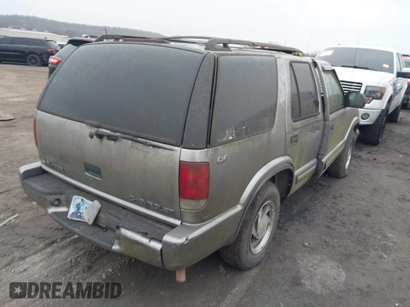 2000 Chevrolet Blazer LT z VIN 1GNDT13WXY2214421, wystawiony jako IAAI lot #41525220 z przebiegiem Nie podano mil oraz . Historia ofert i sprzedaży dostępna na DreamBid. Obrazek 4.