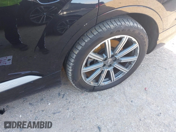 2018 Audi Q7 Premium Plus z VIN WA1LAAF75JD054810, wystawiony jako IAAI lot #42049892 z przebiegiem 43 297 mil mil oraz . Historia ofert i sprzedaży dostępna na DreamBid. Obrazek 17.