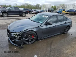 2017 BMW 3 Series 320i xDrive z VIN WBA8E5G32HNU45014, wystawiony jako Copart lot #55808265 z przebiegiem 65 578 mil mil oraz Szkoda całkowita • Salvage title. Historia ofert i sprzedaży dostępna na DreamBid. Obrazek 1.