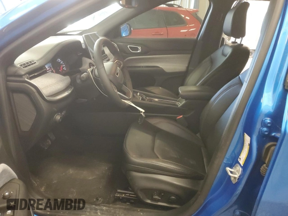 2024 Jeep Compass Latitude Lux with VIN 3C4NJDFN5RT155253, listed as a Copart auction lot 42655665 with 2,130 mi miles and Salvage title. Bid and sale history available at DreamBid. Image 7.