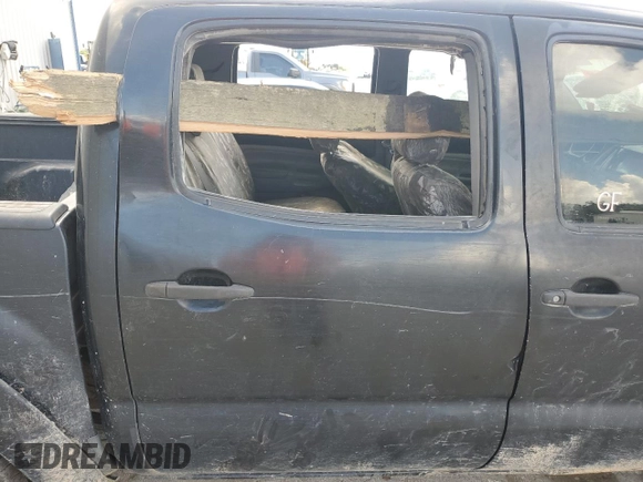 2006 Toyota Tacoma z VIN 3TMLU42N56M007744, wystawiony jako Copart lot #60804295 z przebiegiem 196 715 mil mil oraz Szkoda całkowita • Salvage title. Historia ofert i sprzedaży dostępna na DreamBid. Obrazek 10.