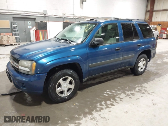 2005 Chevrolet TrailBlazer LT with VIN 1GNDT13S452336684, listed as a IAAI auction lot 42201460 with 139,327 mi miles and . Bid and sale history available at DreamBid. Image 2.