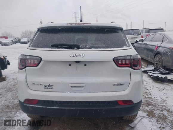 2022 Jeep Compass Latitude with VIN 3C4NJDBB4NT133203, listed as a IAAI auction lot 40990103 with Not provided miles and . Bid and sale history available at DreamBid. Image 17.