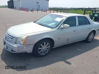 2007 Cadillac DTS Luxury I z VIN 1G6KD57Y07U154820, wystawiony jako IAAI lot #42393655 z przebiegiem 218 477 mil mil oraz . Historia ofert i sprzedaży dostępna na DreamBid. Obrazek 2.