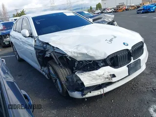 2020 BMW 5 Series 530i z VIN WBAJR3C08LWW69297, wystawiony jako IAAI lot #41755008 z przebiegiem 64 049 mil mil oraz . Historia ofert i sprzedaży dostępna na DreamBid. Obrazek 1.