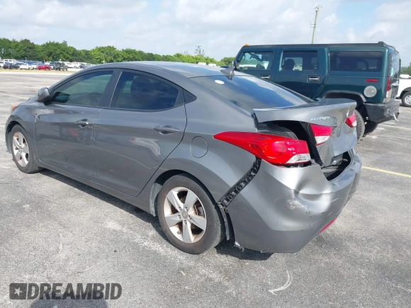 2013 Hyundai Elantra GLS z VIN 5NPDH4AE8DH253510, wystawiony jako IAAI lot #41625675 z przebiegiem 122 914 mil mil oraz . Historia ofert i sprzedaży dostępna na DreamBid. Obrazek 3.