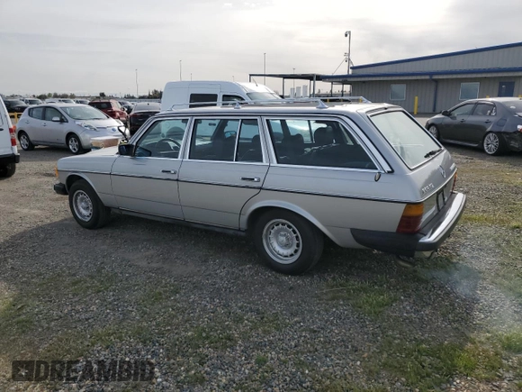 1985 Mercedes-Benz 300 with VIN WDBAB93C5FF030673, listed as a Copart auction lot 52360325 with 171,214 mi miles and Clean Title. Bid and sale history available at DreamBid. Image 2.