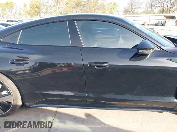 2024 Audi e-tron GT Prestige z VIN WAUEJBFW6R7002606, wystawiony jako IAAI lot #41797047 z przebiegiem 6 184 mil mil oraz . Historia ofert i sprzedaży dostępna na DreamBid. Obrazek 14.
