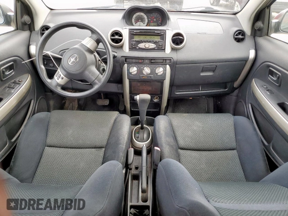 2006 Scion xA z VIN JTKKT624465008142, wystawiony jako Copart lot #55960525 z przebiegiem 80 650 mil mil oraz Szkoda całkowita • Salvage title. Historia ofert i sprzedaży dostępna na DreamBid. Obrazek 8.