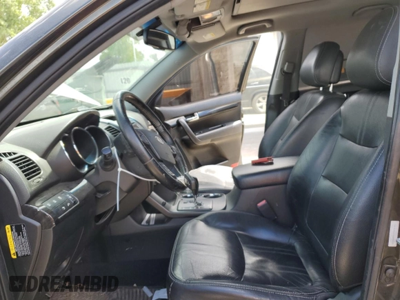 2012 Kia Sorento EX z VIN 5XYKU4A29CG247228, wystawiony jako Copart lot #55521865 z przebiegiem 149 036 mil mil oraz Szkoda całkowita • Salvage title. Historia ofert i sprzedaży dostępna na DreamBid. Obrazek 7.