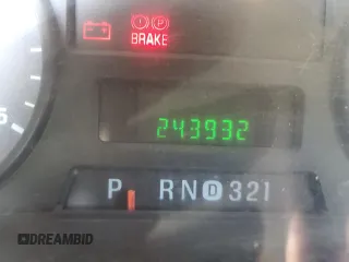 2005 Ford F-250 XL z VIN 1FTSX20P45EC42118, wystawiony jako Copart lot #56605955 z przebiegiem 243 932 mil mil oraz Szkoda całkowita • Salvage title. Historia ofert i sprzedaży dostępna na DreamBid. Obrazek 9.