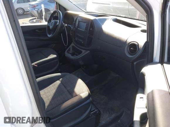 2019 Mercedes-Benz Metris Cargo z VIN WD3PG2EAXK3530575, wystawiony jako IAAI lot #41813709 z przebiegiem 136 174 mil mil oraz . Historia ofert i sprzedaży dostępna na DreamBid. Obrazek 5.