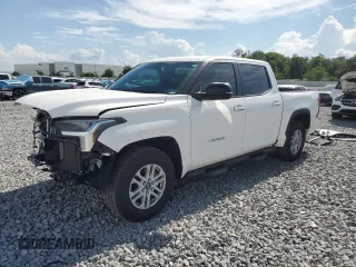 2025 Toyota Tundra SR z VIN 5TFLA5AB5SX045386, wystawiony jako Copart lot #64960745 z przebiegiem 6 467 mil mil oraz Szkoda całkowita • Salvage title. Historia ofert i sprzedaży dostępna na DreamBid. Obrazek 1.
