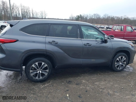 2020 Toyota Highlander XLE with VIN 5TDGZRBH1LS032856, listed as a IAAI auction lot 41675955 with 19,210 mi miles. Bid and sale history available at carsss.com. Image 13.