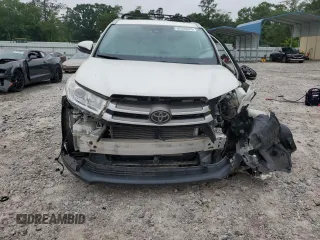 2018 Toyota Highlander SE z VIN 5TDKZRFH1JS543131, wystawiony jako Copart lot #59556625 z przebiegiem Nie podano mil oraz Szkoda całkowita • Salvage title. Historia ofert i sprzedaży dostępna na DreamBid. Obrazek 5.