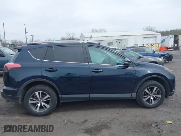 2018 Toyota RAV4 XLE with VIN 2T3RFREV9JW746782, listed as a IAAI auction lot 42065755 with 61,219 mi miles. Bid and sale history available at carsss.com. Image 13.
