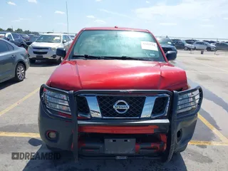 2014 Nissan Frontier SV z VIN 1N6AD0FR1EN766633, wystawiony jako IAAI lot #42453514 z przebiegiem 96 811 mil mil oraz . Historia ofert i sprzedaży dostępna na DreamBid. Obrazek 6.