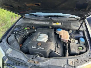 2002 Volkswagen Passat GLX with VIN WVWYH63BX2E109146, listed as a Copart auction lot 42938415 with 156,515 mi miles and Clean Title. Bid and sale history available at carsss.com. Image 7.