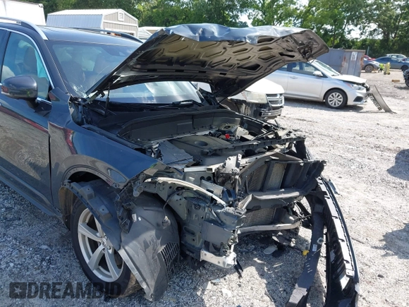 2017 Volvo XC90 Momentum with VIN YV4102KK3H1156521, listed as a IAAI auction lot 42468787 with 116,536 mi miles and . Bid and sale history available at DreamBid. Image 6.