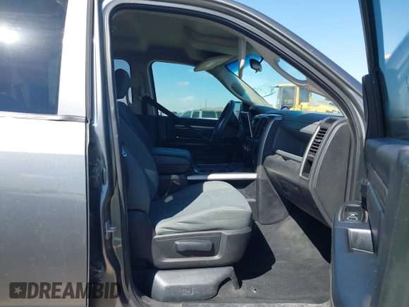 2013 Ram 1500 Express z VIN 1C6RR6KT8DS538406, wystawiony jako IAAI lot #41774359 z przebiegiem 154 338 mil mil oraz . Historia ofert i sprzedaży dostępna na DreamBid. Obrazek 5.
