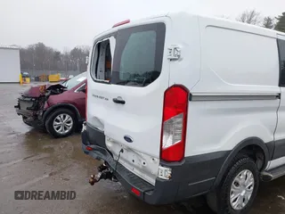 2017 Ford Transit z VIN 1FTYR1YM4HKB00043, wystawiony jako IAAI lot #41849561 z przebiegiem 105 364 mil mil oraz . Historia ofert i sprzedaży dostępna na DreamBid. Obrazek 18.