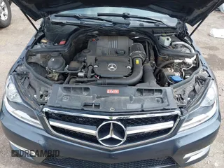 2013 Mercedes-Benz C 250 Sport z VIN WDDGF4HB5DA781713, wystawiony jako IAAI lot #42109186 z przebiegiem 142 167 mil mil oraz . Historia ofert i sprzedaży dostępna na DreamBid. Obrazek 10.
