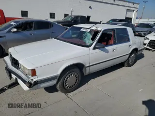 1993 Dodge Dynasty z VIN 1B3XC4632PD153627, wystawiony jako Copart lot #75645834 z przebiegiem 199 336 mil mil oraz Szkoda całkowita • Salvage title. Historia ofert i sprzedaży dostępna na DreamBid. Obrazek 1.