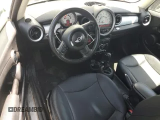 2013 MINI Hardtop z VIN WMWSU3C50DT685902, wystawiony jako Copart lot #58071935 z przebiegiem 114 908 mil mil oraz Szkoda całkowita • Salvage title. Historia ofert i sprzedaży dostępna na DreamBid. Obrazek 8.