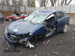 2023 Buick Encore GX Preferred z VIN KL4MMCSL4PB104398, wystawiony jako IAAI lot #42002582 z przebiegiem Nie podano mil oraz . Historia ofert i sprzedaży dostępna na DreamBid. Obrazek 17.
