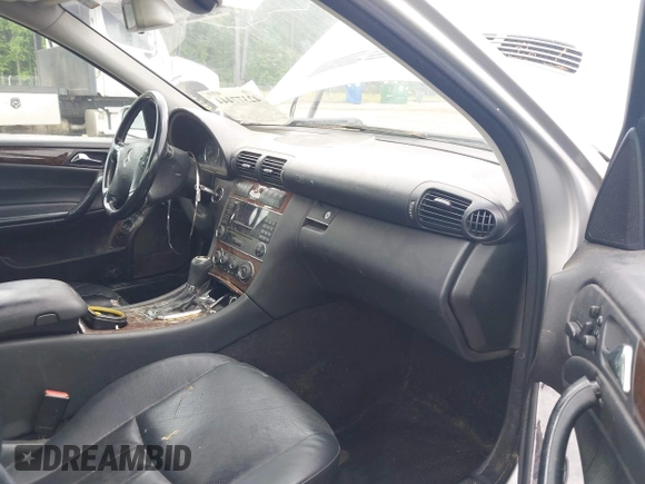2005 Mercedes-Benz C 320 z VIN WDBRF84J85F567356, wystawiony jako IAAI lot #42377444 z przebiegiem 221 225 mil mil oraz . Historia ofert i sprzedaży dostępna na DreamBid. Obrazek 5.