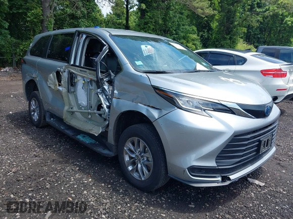2022 Toyota Sienna LE z VIN 5TDKRKEC9NS118226, wystawiony jako IAAI lot #42535412 z przebiegiem 74 084 mil mil oraz . Historia ofert i sprzedaży dostępna na DreamBid. Obrazek 1.