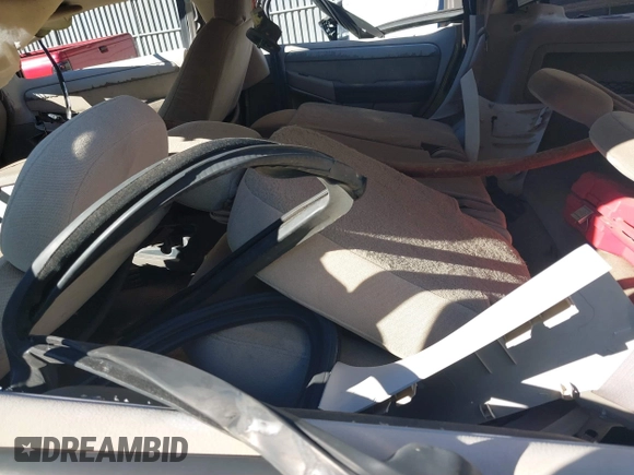 2004 Ford Explorer XLT с VIN 1FMZU73K64UA48579, выставлен на аукционе IAAI как лот 41409818 с пробегом Не указан миль и . История ставок и продаж доступна на DreamBid. Изображение 8.