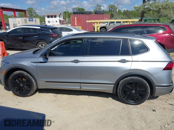 2022 Volkswagen Tiguan SE R-Line Black z VIN 3VV8B7AX3NM168318, wystawiony jako IAAI lot #41530361 z przebiegiem 31 226 mil mil oraz . Historia ofert i sprzedaży dostępna na DreamBid. Obrazek 14.