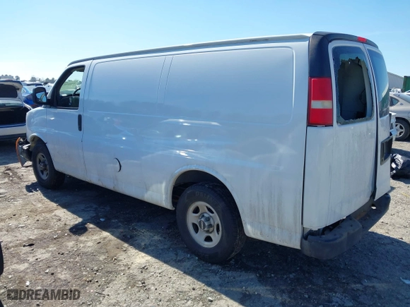 2005 GMC Savana Cargo Van with VIN 1GTFG15X451230398, listed as a IAAI auction lot 41666945 with 251,720 mi miles. Bid and sale history available at carsss.com. Image 3.