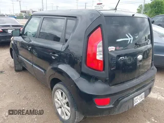 2013 Kia Soul ! with VIN KNDJT2A62D7481943, listed as a IAAI auction lot 42109927 with 148,118 mi miles. Bid and sale history available at carsss.com. Image 3.