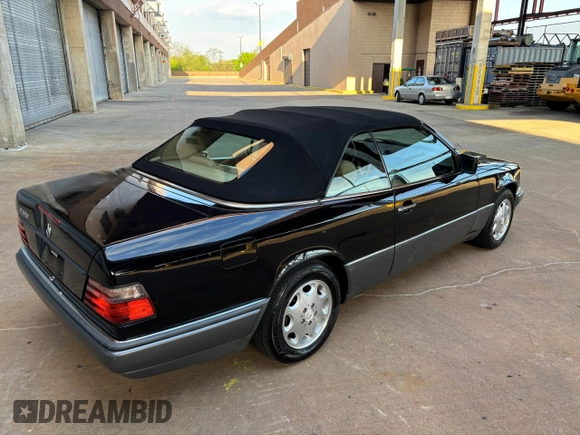 1995 Mercedes-Benz E 320 with VIN WDBEA66E8SC239370, listed as a Copart auction lot 55871605 with 119,102 mi miles and Salvage Title. Bid and sale history available at DreamBid. Image 13.