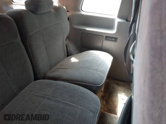 1996 Ford Explorer z VIN 1FMCU24X3TUA68712, wystawiony jako IAAI lot #41976840 z przebiegiem 274 887 mil mil oraz . Historia ofert i sprzedaży dostępna na DreamBid. Obrazek 8.