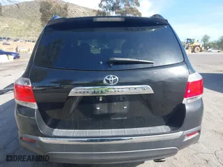 2013 Toyota Highlander with VIN 5TDZK3EH4DS135471, listed as a IAAI auction lot 41746204 with 117,922 mi miles. Bid and sale history available at carsss.com. Image 17.