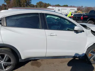 2021 Honda HR-V EX with VIN 3CZRU6H5XMM750887, listed as a IAAI auction lot 40983288 with 56,482 mi miles. Bid and sale history available at carsss.com. Image 13.