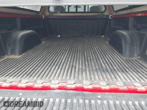 2000 Chevrolet Silverado 1500 with VIN 1GCEK14W2YE201658, listed as a IAAI auction lot 41712498 with 153,333 mi miles. Bid and sale history available at carsss.com. Image 8.