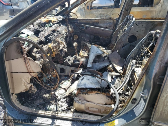 2001 Toyota Avalon XL w/Bucket Seats with VIN 4T1BF28B01U184323, listed as a Copart auction lot 45544095 with 211,653 mi miles and Salvage Title. Bid and sale history available at carsss.com. Image 7.