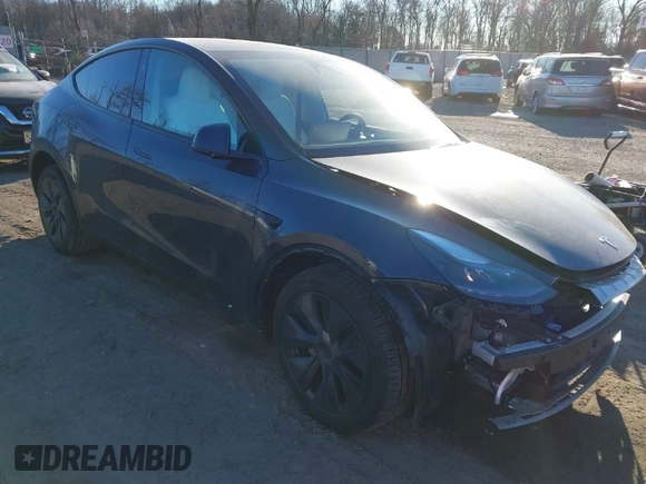 2024 Tesla Model Y Long Range with VIN 7SAYGDEE6RA321453, listed as a IAAI auction lot 41463429 with 9,649 mi miles. Bid and sale history available at carsss.com. Image 1.