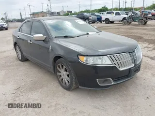 2010 Lincoln MKZ z VIN 3LNHL2JC6AR655632, wystawiony jako IAAI lot #42126449 z przebiegiem 184 322 mil mil oraz . Historia ofert i sprzedaży dostępna na DreamBid. Obrazek 1.