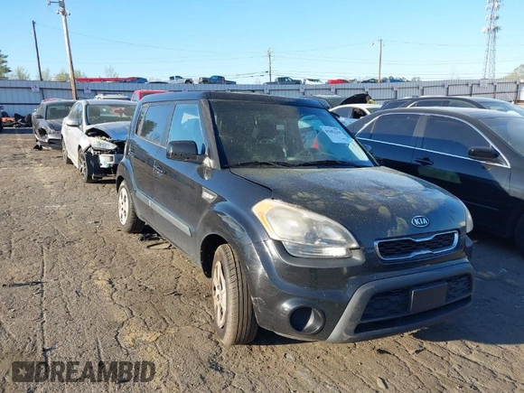 2012 Kia Soul with VIN KNDJT2A5XC7477841, listed as a IAAI auction lot 41882250 with 175,236 mi miles. Bid and sale history available at carsss.com. Image 1.
