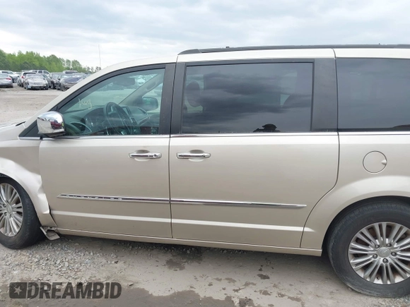 2016 Chrysler Town & Country Touring-L with VIN 2C4RC1CG1GR174351, listed as a IAAI auction lot 40789150 with 85,260 mi miles. Bid and sale history available at carsss.com. Image 15.