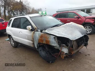2006 Kia Sportage LX z VIN KNDJE723267254864, wystawiony jako IAAI lot #40875961 z przebiegiem 295 412 mil mil oraz . Historia ofert i sprzedaży dostępna na DreamBid. Obrazek 1.