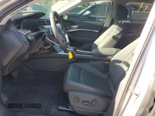 2022 Audi e-tron Premium Plus с VIN WA1LAAGE1NB026520, выставлен на аукционе Copart как лот 55696855 с пробегом 27 219 миль миль и Списание • Salvage title. История ставок и продаж доступна на DreamBid. Изображение 7.